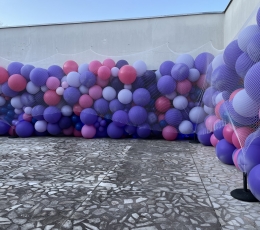 Balonu instalācija "Violetā pasaule" 1 Balonu instalācija "Violetā pasaule" 1