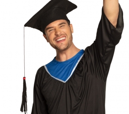 Universitātes absolventa cepure ar garu pušķi